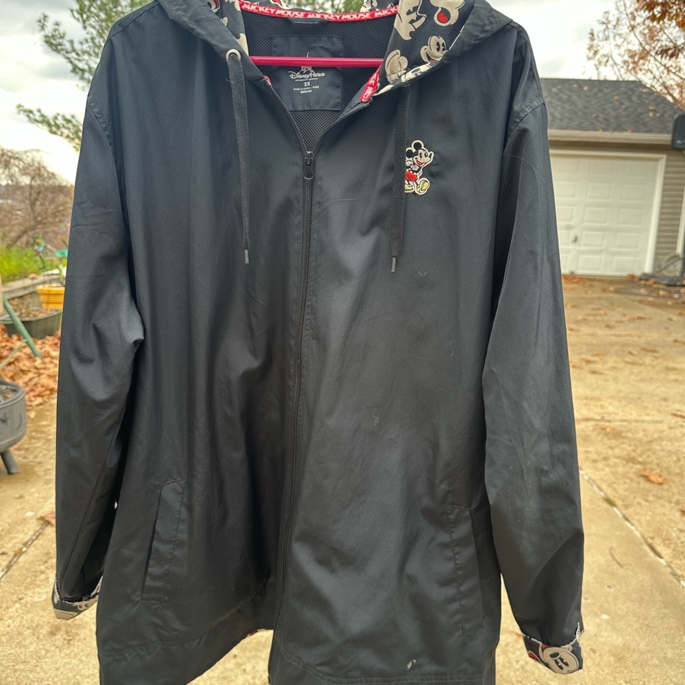 VERY NICE Raincoat Disney Mickey Mouse washes  well Black/cream/red